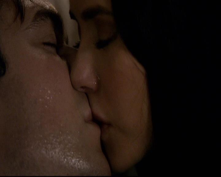 VampireDiariesWorld-dot-org_2x22AsILayDying2008.jpg