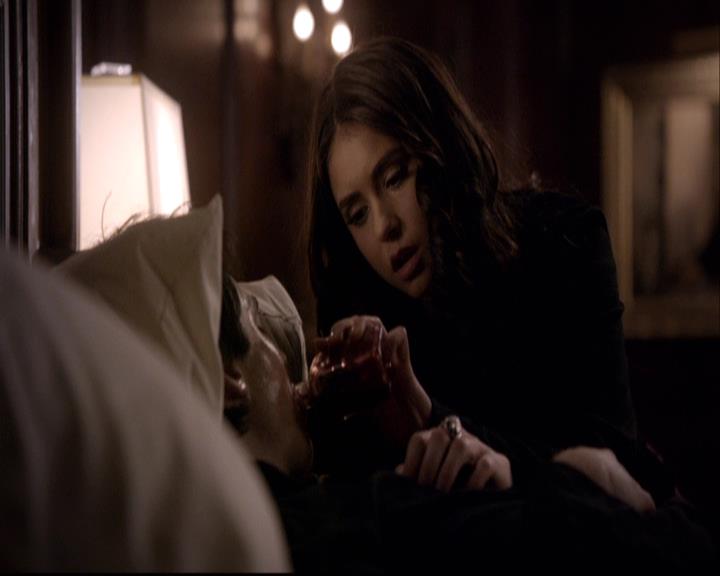 VampireDiariesWorld-dot-org_2x22AsILayDying2039.jpg