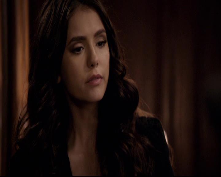 VampireDiariesWorld-dot-org_2x22AsILayDying2064.jpg