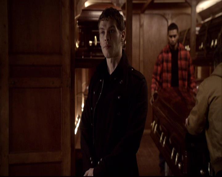 VampireDiariesWorld-dot-org_2x22AsILayDying2121.jpg