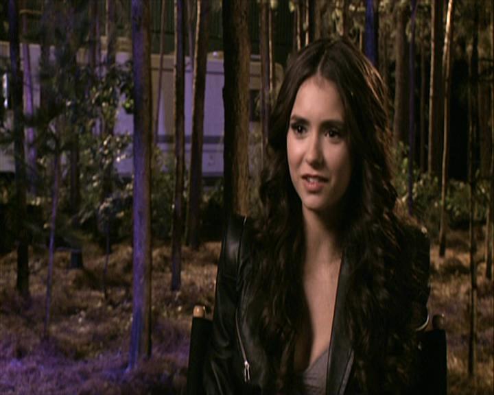 VampireDiariesWorld-dot-org_Seizoen2-DVDExtras-HerOwnWorstEnemy_ElenaKatherineandNina0095.jpg