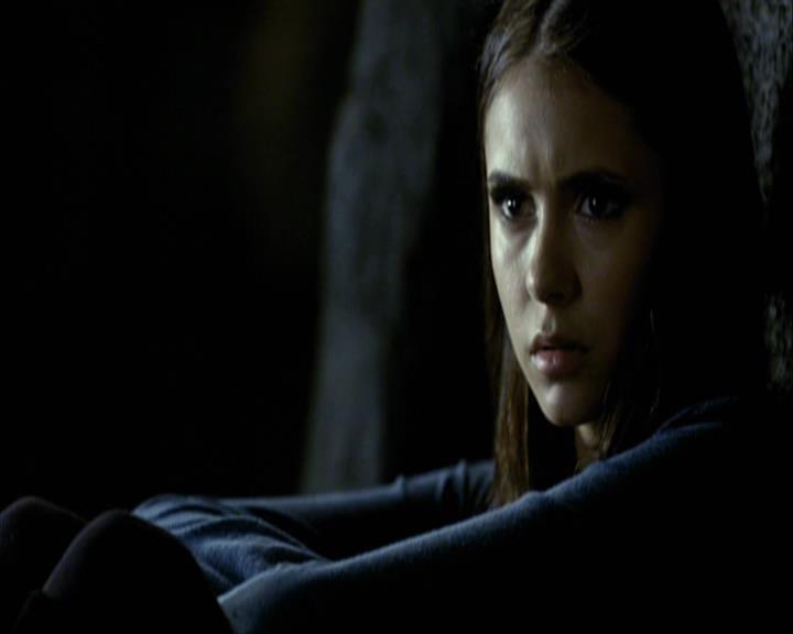 VampireDiariesWorld-dot-org_Seizoen2-DVDExtras-HerOwnWorstEnemy_ElenaKatherineandNina0107.jpg