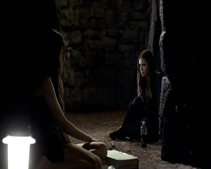 VampireDiariesWorld-dot-org_Seizoen2-DVDExtras-HerOwnWorstEnemy_ElenaKatherineandNina0203.jpg