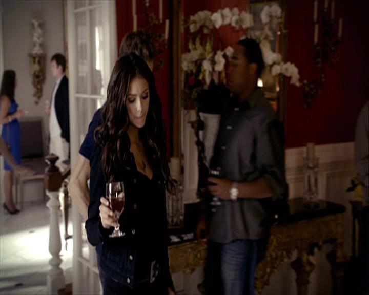 VampireDiariesWorld-dot-org_Seizoen2-DVDExtras-HerOwnWorstEnemy_ElenaKatherineandNina0370.jpg