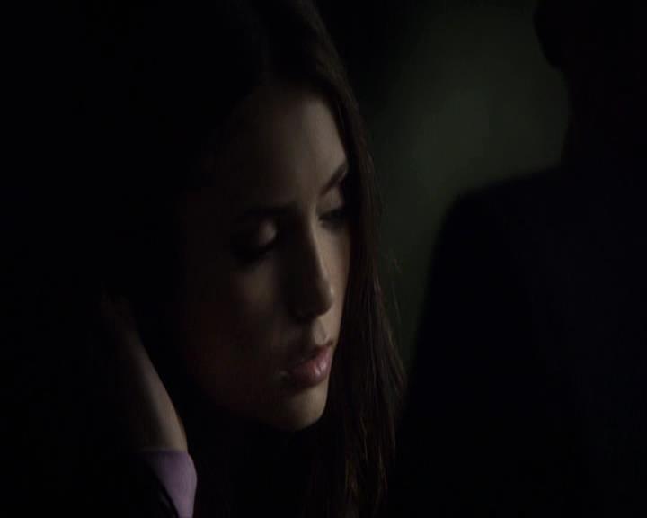 VampireDiariesWorld-dot-org_Seizoen2-DVDExtras-HerOwnWorstEnemy_ElenaKatherineandNina0383.jpg