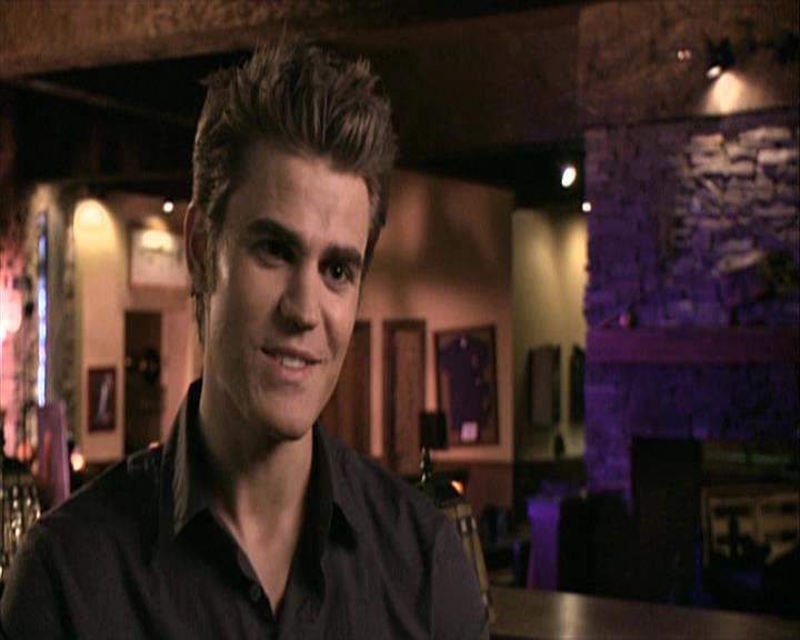 VampireDiariesWorld-dot-org_Seizoen2-DVDExtras-HerOwnWorstEnemy_ElenaKatherineandNina0385.jpg