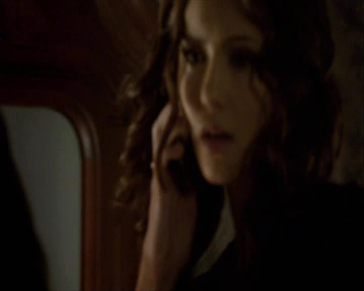 VampireDiariesWorld-dot-org_Seizoen2-DVDExtras-HerOwnWorstEnemy_ElenaKatherineandNina0387.jpg