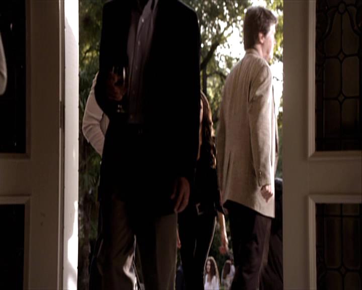 VampireDiariesWorld-dot-org_Seizoen2-DVDExtras-HerOwnWorstEnemy_ElenaKatherineandNina0393.jpg