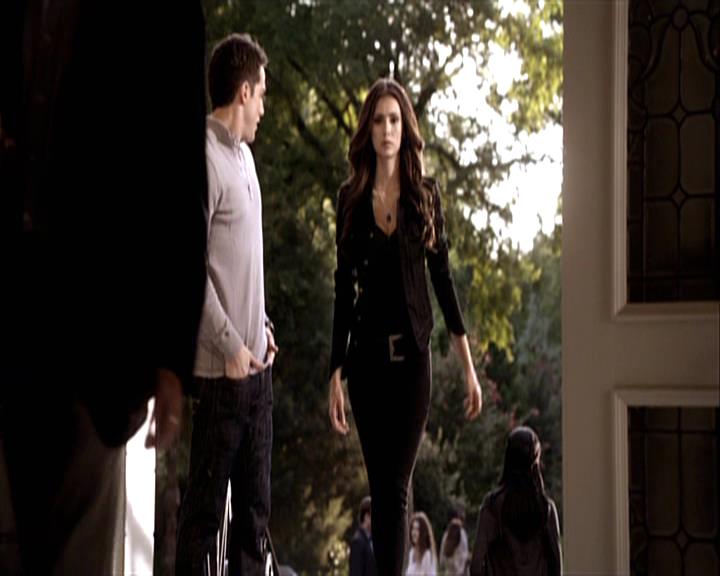 VampireDiariesWorld-dot-org_Seizoen2-DVDExtras-HerOwnWorstEnemy_ElenaKatherineandNina0394.jpg