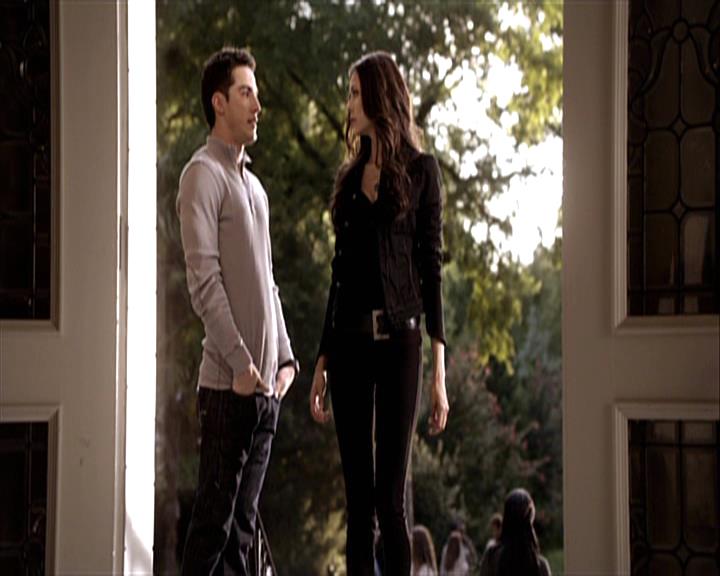 VampireDiariesWorld-dot-org_Seizoen2-DVDExtras-HerOwnWorstEnemy_ElenaKatherineandNina0395.jpg