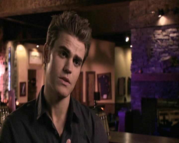 VampireDiariesWorld-dot-org_Seizoen2-DVDExtras-HerOwnWorstEnemy_ElenaKatherineandNina0397.jpg