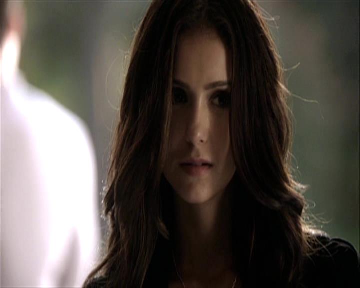 VampireDiariesWorld-dot-org_Seizoen2-DVDExtras-HerOwnWorstEnemy_ElenaKatherineandNina0399.jpg
