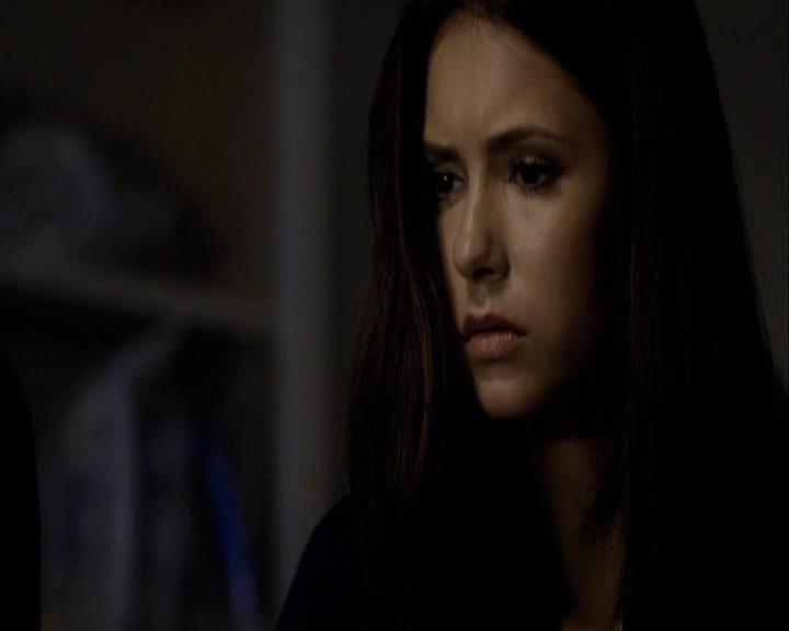 VampireDiariesWorld-dot-org_Seizoen2-DVDExtras-HerOwnWorstEnemy_ElenaKatherineandNina0409.jpg