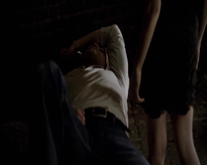 VampireDiariesWorld-dot-org_Seizoen2-DVDExtras-HerOwnWorstEnemy_ElenaKatherineandNina0420.jpg