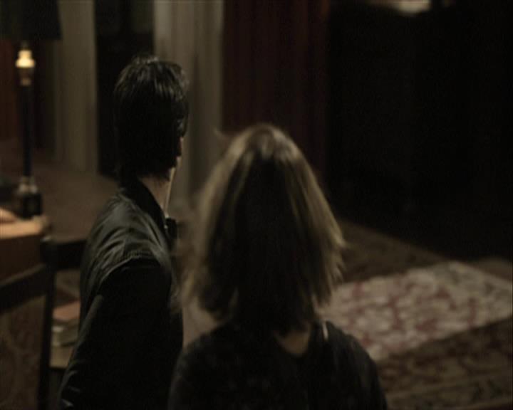 VampireDiariesWorld-dot-org_Seizoen2-DVDExtras-PagesOfTheWolf-BuildingTheBeast0173.jpg