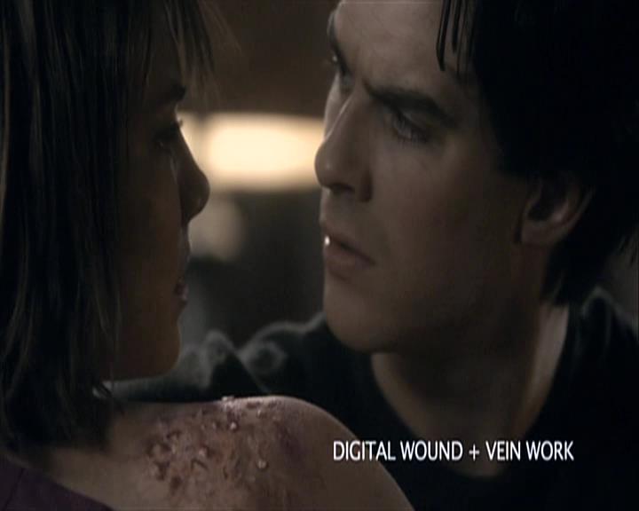 VampireDiariesWorld-dot-org_Seizoen2-DVDExtras-PagesOfTheWolf-BuildingTheBeast0189.jpg