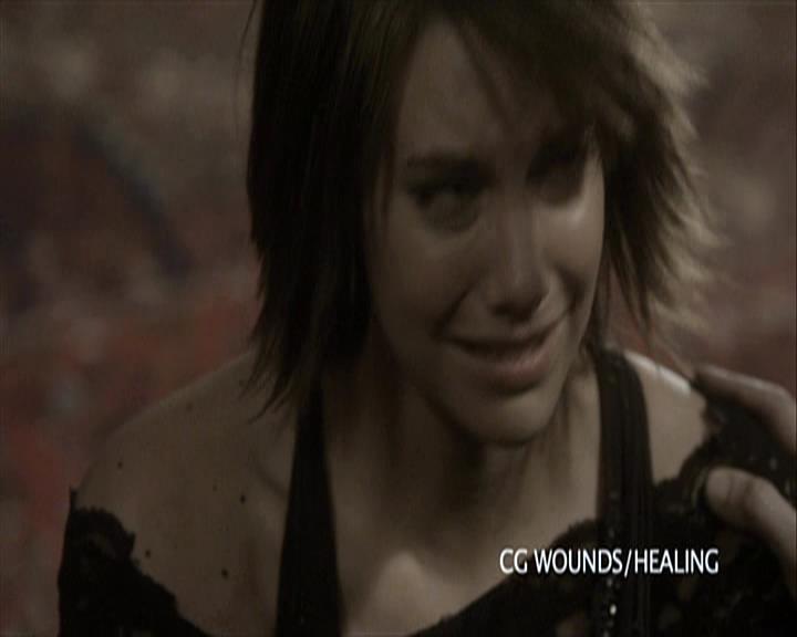 VampireDiariesWorld-dot-org_Seizoen2-DVDExtras-PagesOfTheWolf-BuildingTheBeast0207.jpg