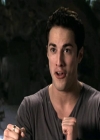 VampireDiariesWorld-dot-org_Seizoen2-DVDExtras-PagesOfTheWolf-BuildingTheBeast0040.jpg