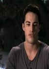 VampireDiariesWorld-dot-org_Seizoen2-DVDExtras-PagesOfTheWolf-BuildingTheBeast0229.jpg