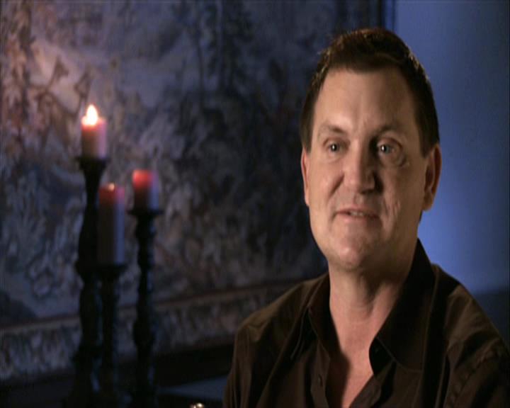 VampireDiariesWorld-dot-org_Seizoen2-DVDExtras-PagesOfTheWolf-HowlingAtTheMoon0289.jpg