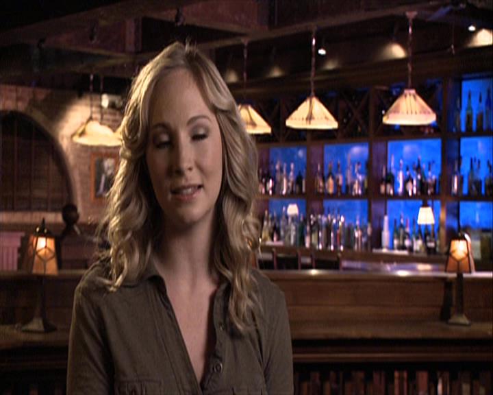 VampireDiariesWorld-dot-org_Seizoen2-DVDExtras-PagesOfTheWolf-HowlingAtTheMoon0333.jpg