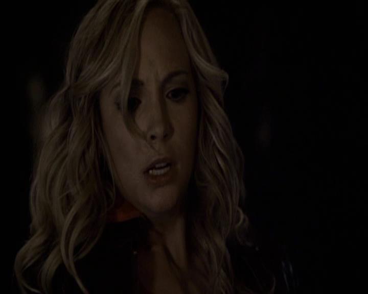 VampireDiariesWorld-dot-org_Seizoen2-DVDExtras-PagesOfTheWolf-HowlingAtTheMoon0351.jpg