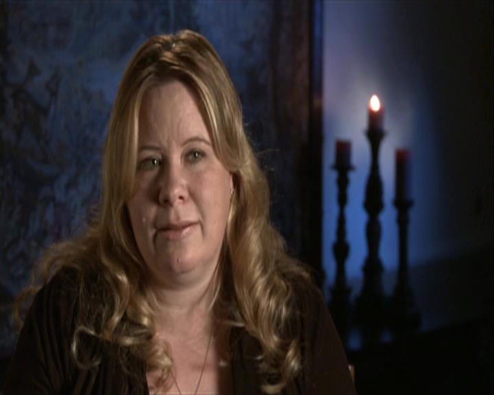 VampireDiariesWorld-dot-org_Seizoen2-DVDExtras-PagesOfTheWolf-HowlingAtTheMoon0369.jpg