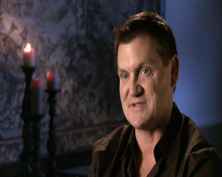 VampireDiariesWorld-dot-org_Seizoen2-DVDExtras-PagesOfTheWolf-HowlingAtTheMoon0380.jpg