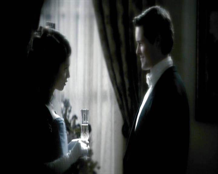 VampireDiariesWorld-dot-org_Seizoen2-DVDExtras-PagesOfTheWolf-TheMythAndTheMystery0029.jpg