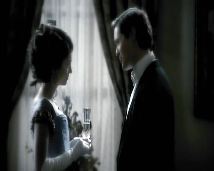 VampireDiariesWorld-dot-org_Seizoen2-DVDExtras-PagesOfTheWolf-TheMythAndTheMystery0031.jpg