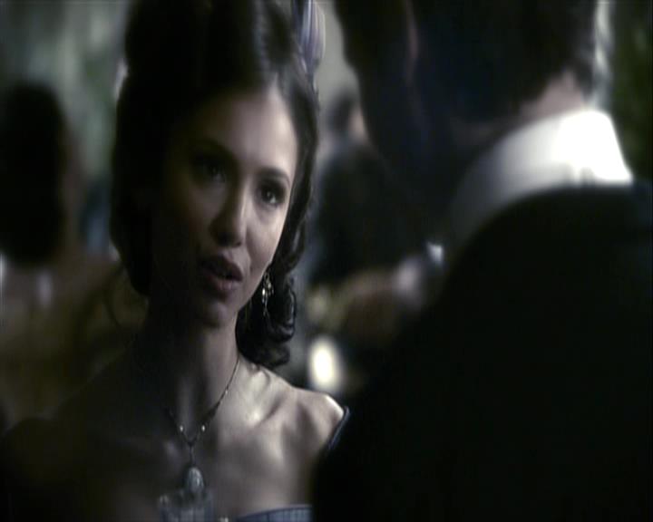 VampireDiariesWorld-dot-org_Seizoen2-DVDExtras-PagesOfTheWolf-TheMythAndTheMystery0035.jpg