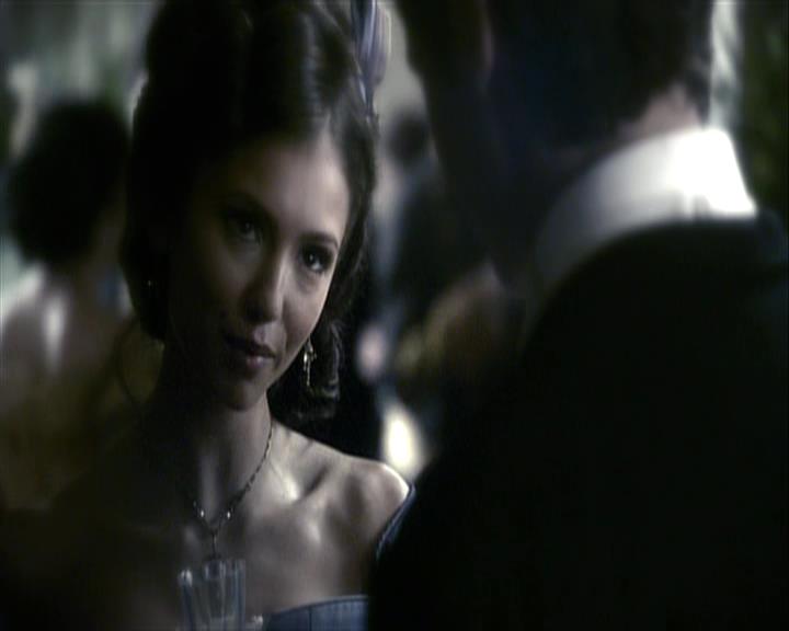 VampireDiariesWorld-dot-org_Seizoen2-DVDExtras-PagesOfTheWolf-TheMythAndTheMystery0036.jpg