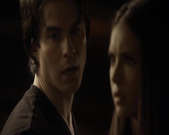 VampireDiariesWorld-dot-org_Seizoen2-DVDExtras-PagesOfTheWolf-TheMythAndTheMystery0044.jpg