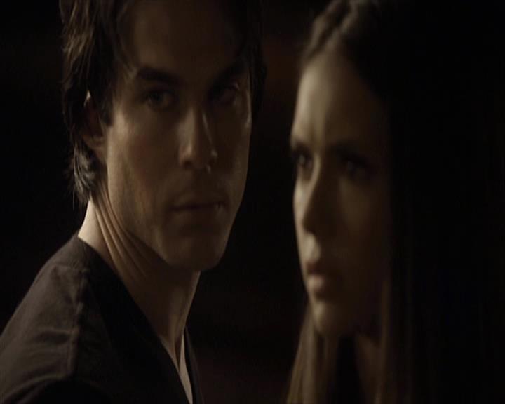 VampireDiariesWorld-dot-org_Seizoen2-DVDExtras-PagesOfTheWolf-TheMythAndTheMystery0045.jpg