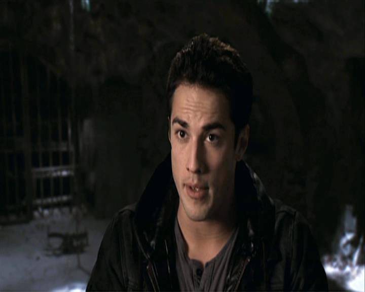 VampireDiariesWorld-dot-org_Seizoen2-DVDExtras-PagesOfTheWolf-TheMythAndTheMystery0053.jpg