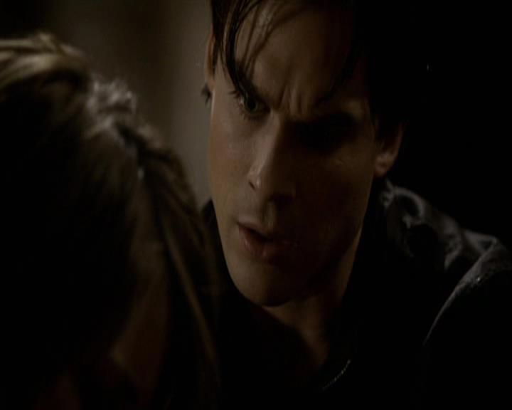 VampireDiariesWorld-dot-org_Seizoen2-DVDExtras-PagesOfTheWolf-TheMythAndTheMystery0058.jpg