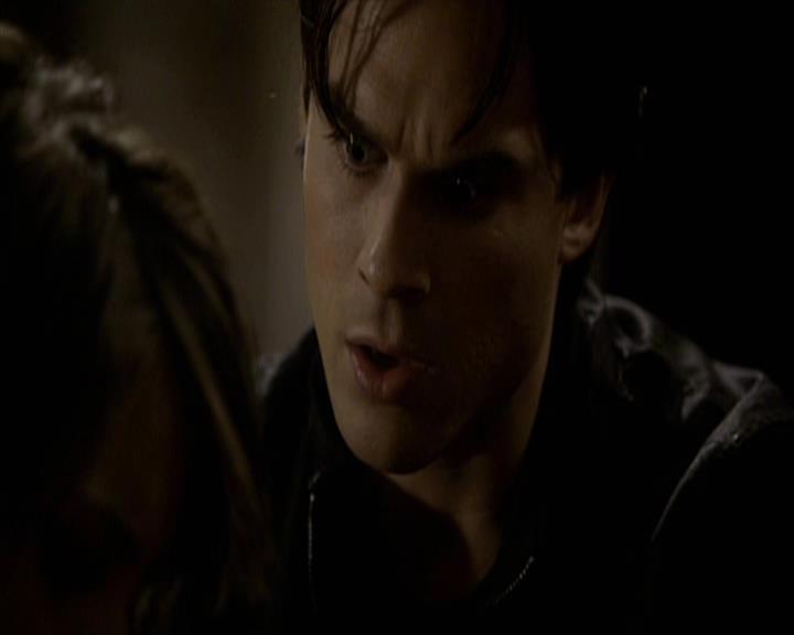 VampireDiariesWorld-dot-org_Seizoen2-DVDExtras-PagesOfTheWolf-TheMythAndTheMystery0059.jpg