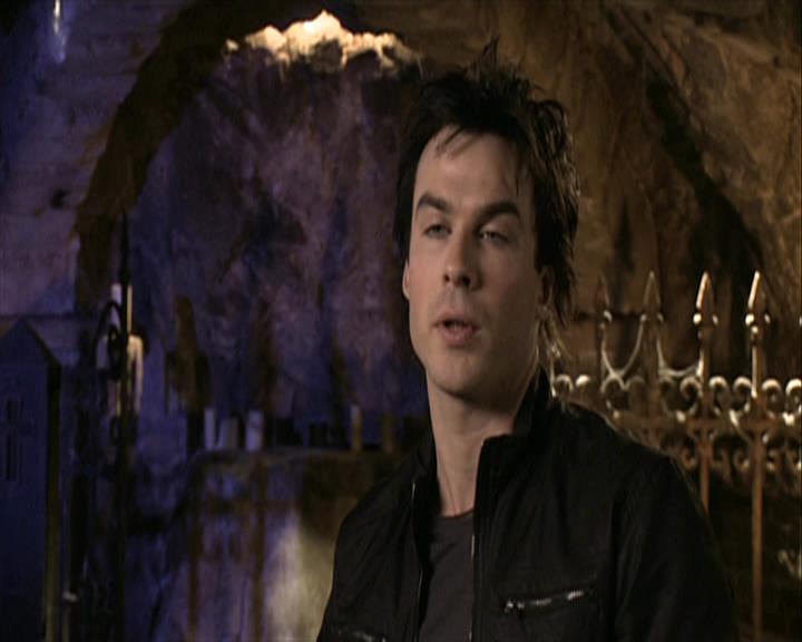 VampireDiariesWorld-dot-org_Seizoen2-DVDExtras-PagesOfTheWolf-TheMythAndTheMystery0083.jpg