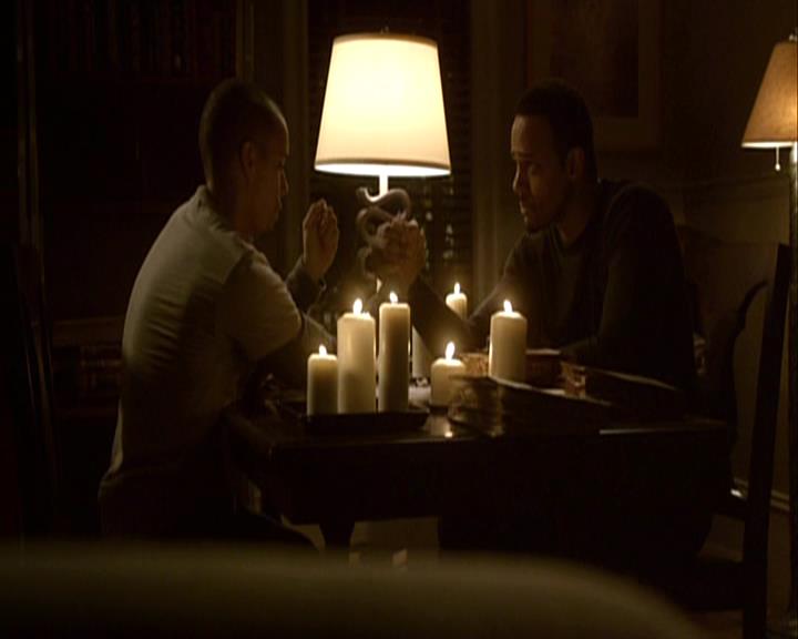 VampireDiariesWorld-dot-org_Seizoen2-DVDExtras-PagesOfTheWolf-TheMythAndTheMystery0241.jpg