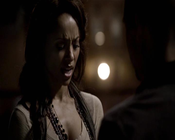 VampireDiariesWorld-dot-org_Seizoen2-DVDExtras-PagesOfTheWolf-TheMythAndTheMystery0282.jpg