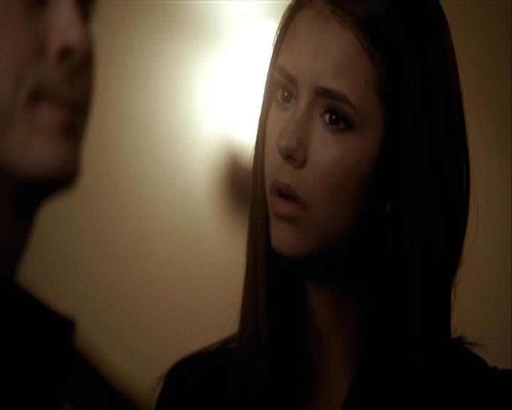 VampireDiariesWorld-dot-org_Seizoen2-DVDExtras-ThePerfectLoveTriangle-VampiresWerewolvesWitches0039.jpg