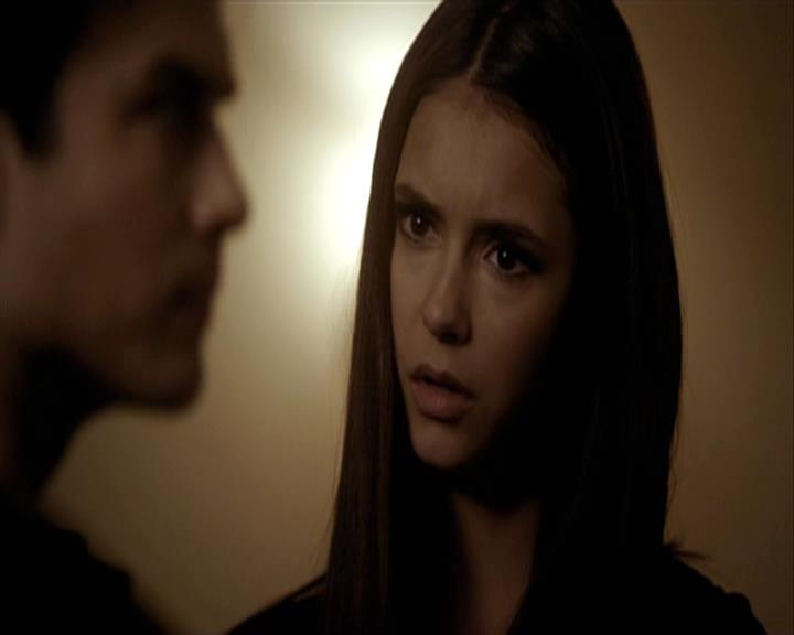 VampireDiariesWorld-dot-org_Seizoen2-DVDExtras-ThePerfectLoveTriangle-VampiresWerewolvesWitches0041.jpg