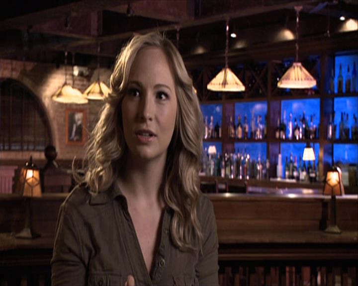 VampireDiariesWorld-dot-org_Seizoen2-DVDExtras-ThePerfectLoveTriangle-VampiresWerewolvesWitches0061.jpg