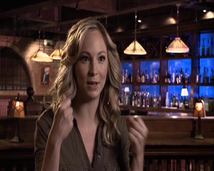 VampireDiariesWorld-dot-org_Seizoen2-DVDExtras-ThePerfectLoveTriangle-VampiresWerewolvesWitches0087.jpg
