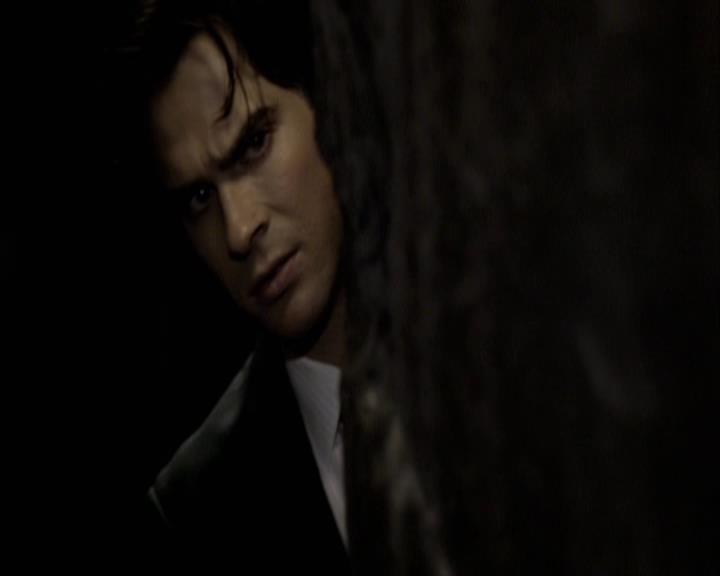 VampireDiariesWorld-dot-org_Seizoen2-DVDExtras-ThePerfectLoveTriangle-VampiresWerewolvesWitches0118.jpg