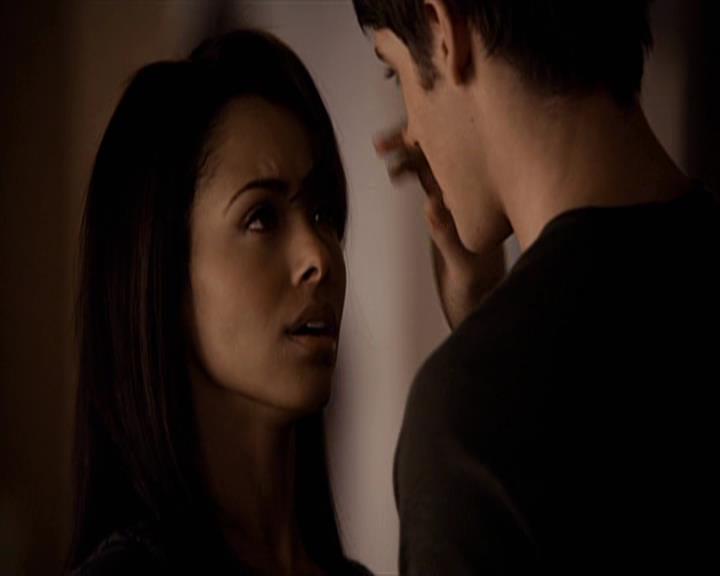 VampireDiariesWorld-dot-org_Seizoen2-DVDExtras-ThePerfectLoveTriangle-VampiresWerewolvesWitches0175.jpg