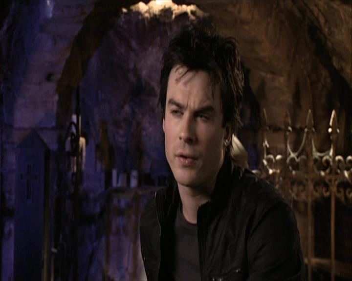 VampireDiariesWorld-dot-org_Seizoen2-DVDExtras-ThePerfectLoveTriangle-VampiresWerewolvesWitches0189.jpg