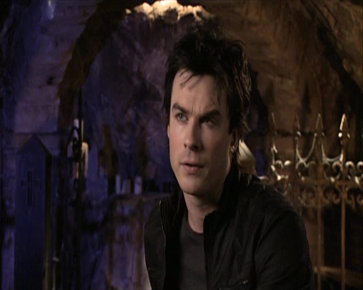 VampireDiariesWorld-dot-org_Seizoen2-DVDExtras-ThePerfectLoveTriangle-VampiresWerewolvesWitches0190.jpg