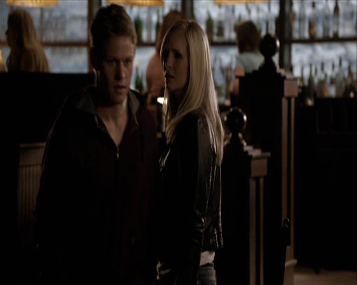 VampireDiariesWorld-dot-org_Seizoen2-DVDExtras-ThePerfectLoveTriangle-VampiresWerewolvesWitches0213.jpg