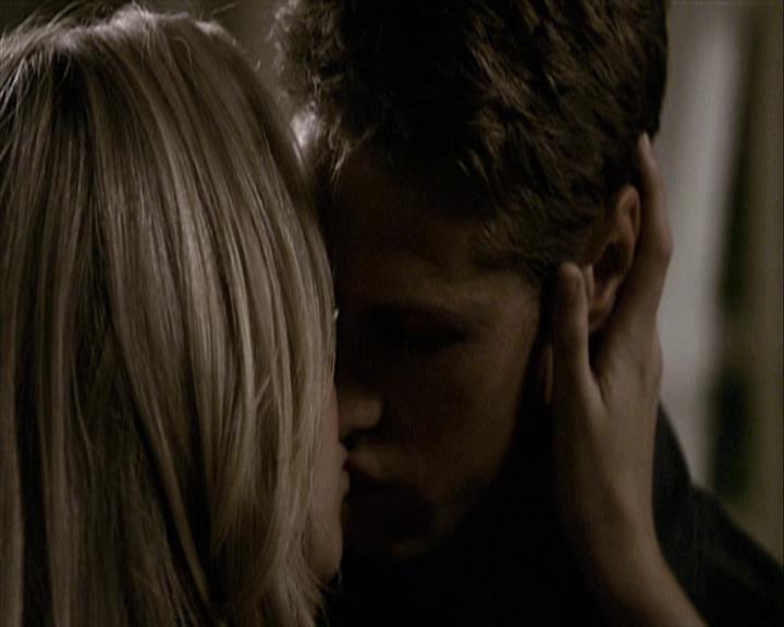 VampireDiariesWorld-dot-org_Seizoen2-DVDExtras-ThePerfectLoveTriangle-VampiresWerewolvesWitches0221.jpg